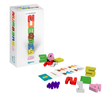 Caja del juego Numbers Up mostrando fichas numéricas y cartas de desafío, ideal para practicar cálculo mental y habilidades matemáticas