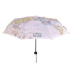 Paraguas Plegable Travel Legami abierto bajo la lluvia.