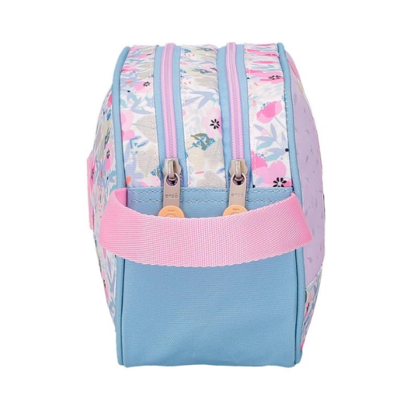 Neceser Dos Compartimentos Full Of Flowers de Enso Vista lateral del neceser con dos cremalleras y detalle de flores en rosa y lila.