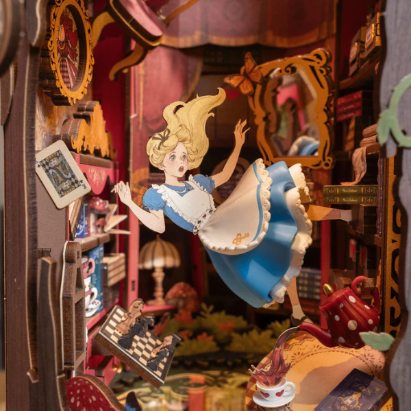 Maqueta Sujetalibros Alice Adventure de RoLife Escena en miniatura inspirada en Alicia en el País de las Maravillas