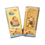 Estuche de Silicona Capibara en un flotador, diseño divertido y original.