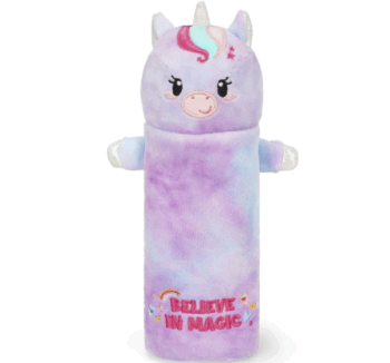 Estuche Super Soft Unicornio de Legami en un escritorio escolar.