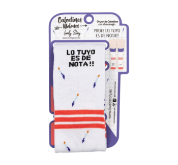 Calcetines Profe Lo Tuyo es de Nota en packaging de regalo