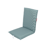 Asiento Plegable para Playa Verde NELSON desplegado sobre la arena