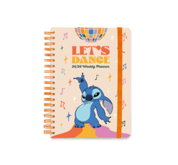 Producto: Portada de tapa dura de la Agenda Escolar Semanal 2025-26 Stitch Dance con diseño de Stitch bailando.