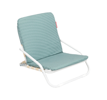 Producto: Silla Pequeña para Playa Verde EDEN desplegada sobre la arena