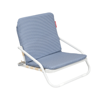 Producto: Silla Pequeña para Playa Azul EDEN desplegada en la arena