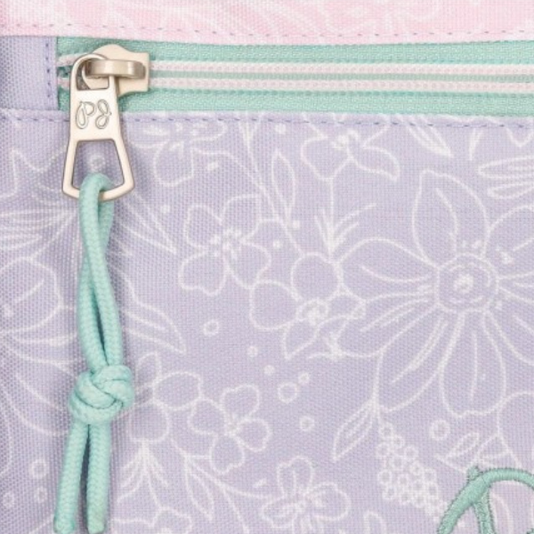 Mochila Escolar Adaptable Renata de Pepe Jeans Detalle del bolsillo frontal con cremallera de la mochila Renata