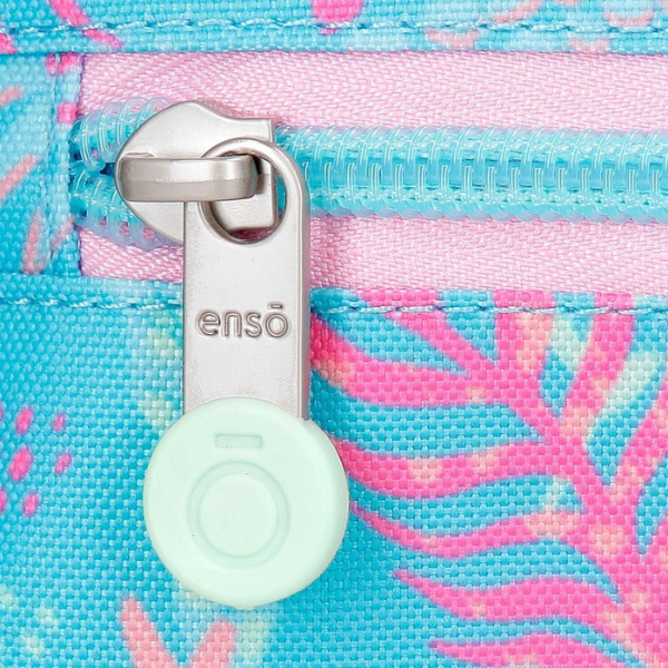 Neceser Jungle Mood de Enso Neceser Jungle Mood junto a mochila de la misma colección