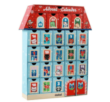 Calendario de Adviento de iTotal con forma de casa navideña.
