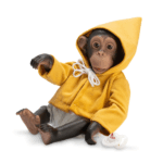 Lola la Chimpancé con Trenca Mostaza de la colección Reborn de ASIVIL