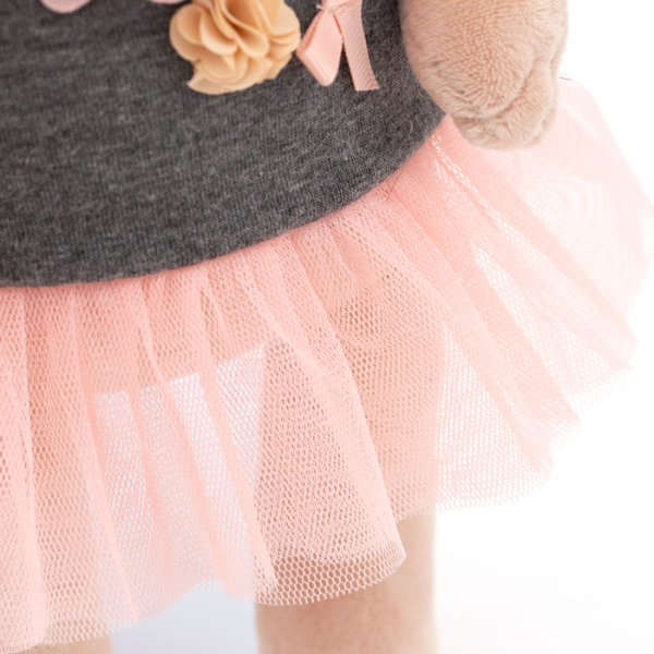 Peluche Lucky Yoyo Rosa de Té 38cm Lucky Yoyo Rosa de Té posando con brazos y piernas móviles.