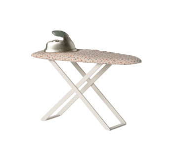 Plancha y Tabla de Planchar Ratón Maileg de metal y algodón