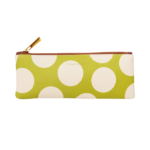 Estuche Pistacho Dream Charuca con estampado de topos y cremallera.