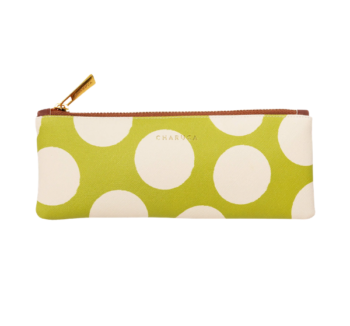 Estuche Pistacho Dream Charuca con estampado de topos y cremallera.