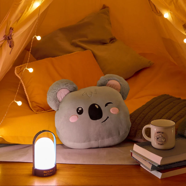 Cojín Super Soft Koala Legami - Librería Campoamor Cojín de peluche koala Legami para decorar el sofá o sillón.